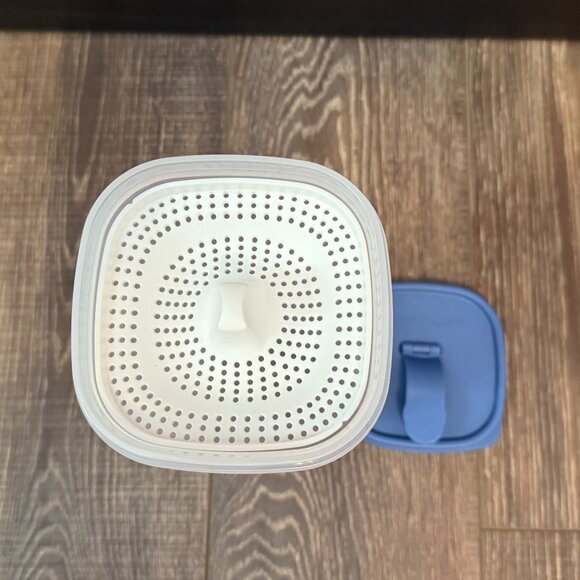 Tupperware Slim Line Pitcher with Strainer - Picture 8 of 15